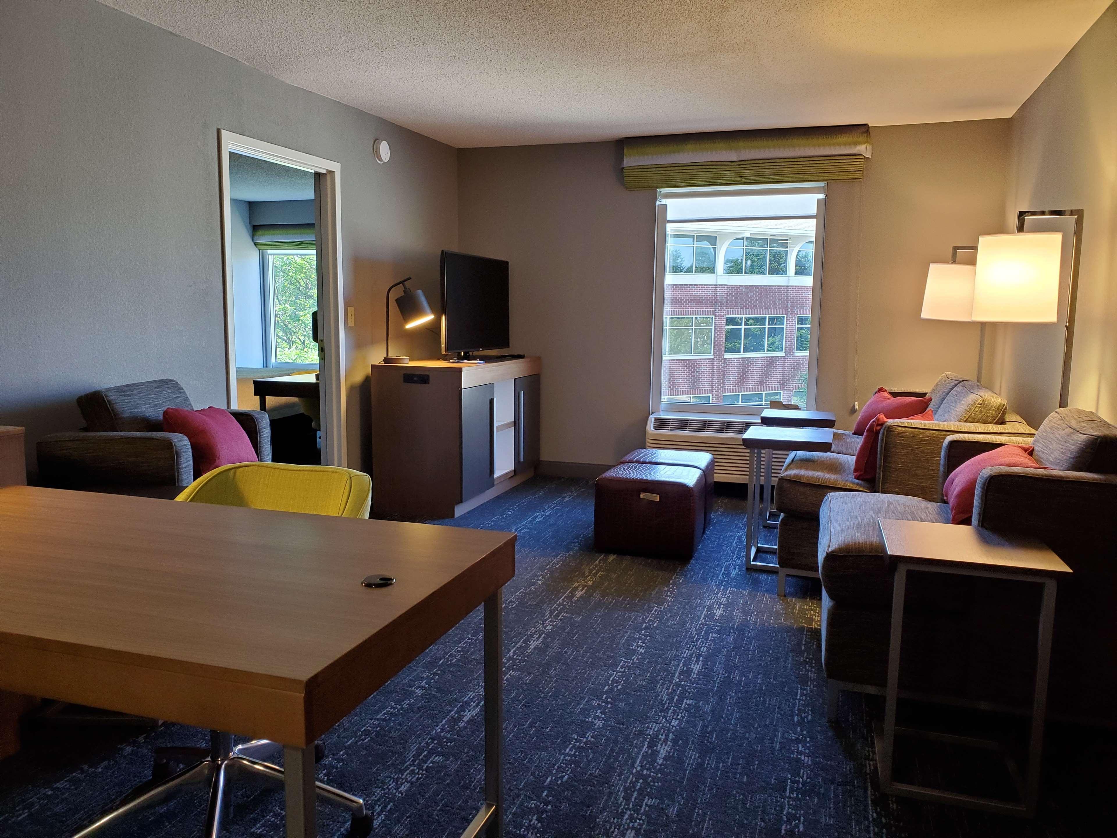 Hampton Inn & Suites Newtown Yardley Ngoại thất bức ảnh