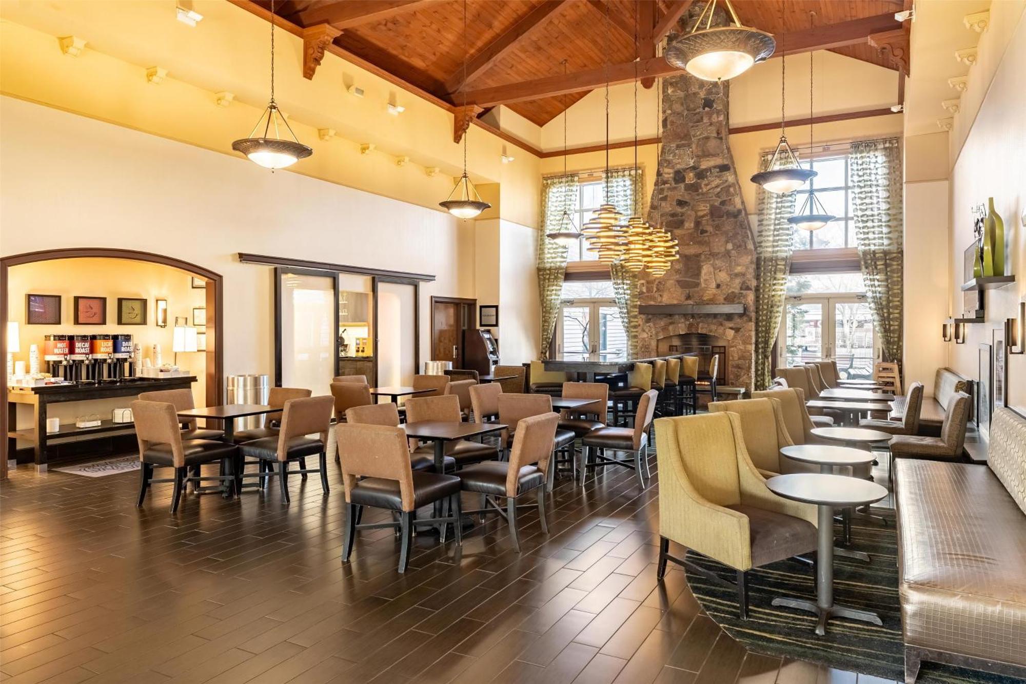Hampton Inn & Suites Newtown Yardley Ngoại thất bức ảnh